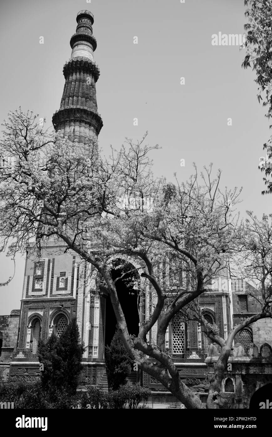 Qutub minar Black and White Stock Photos & Images Alamy