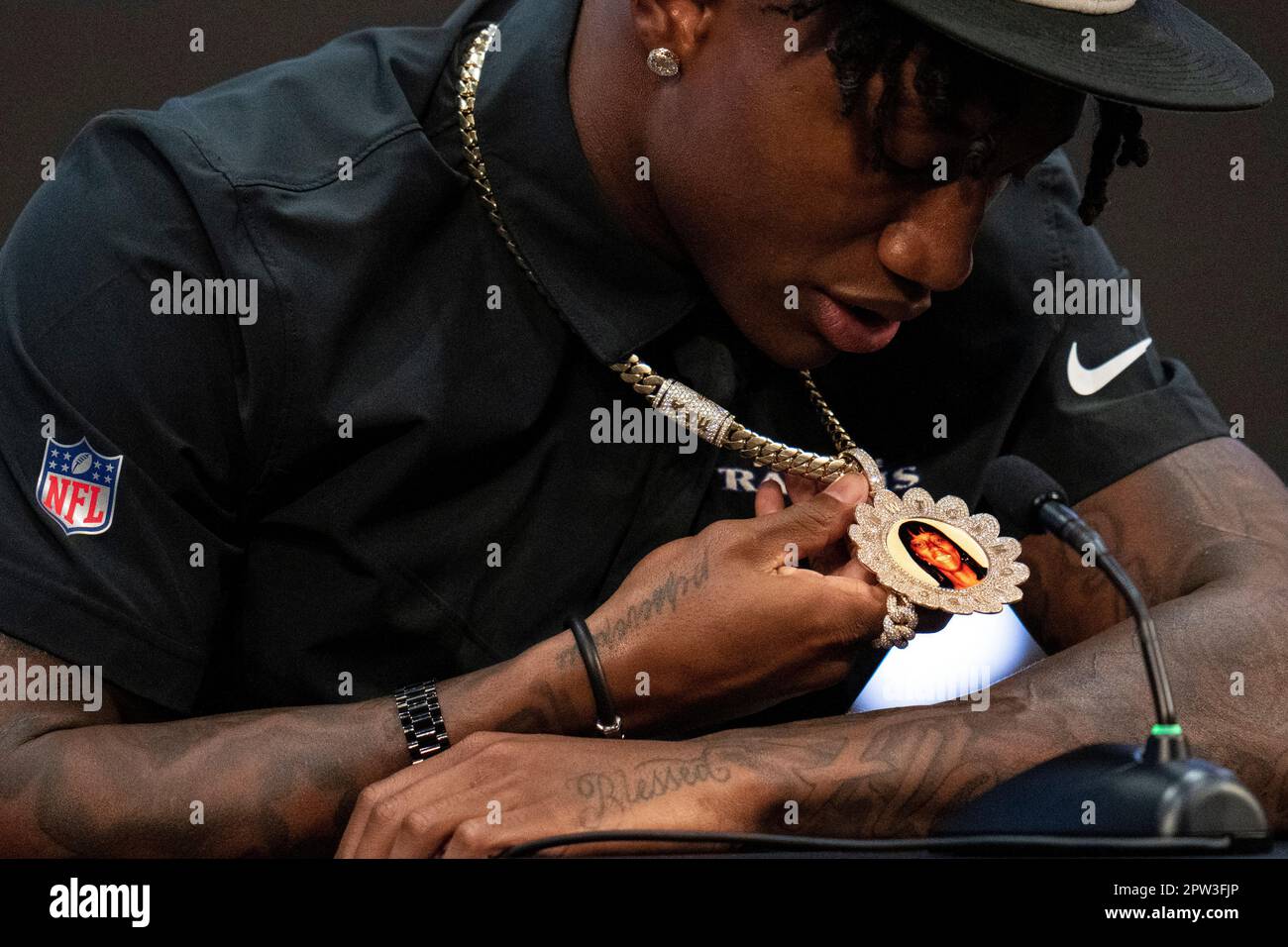 baltimore-ravens-first-round-draft-pick-zay-flowers-looks-at-a-pendant