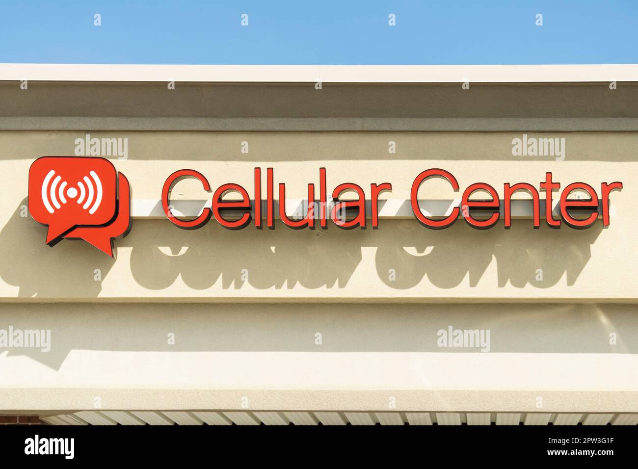 Exterior sign & logo for Cellular Center storefront a mobile phone & phone plan business in Wichita, Kansas, USA. Stock Photo