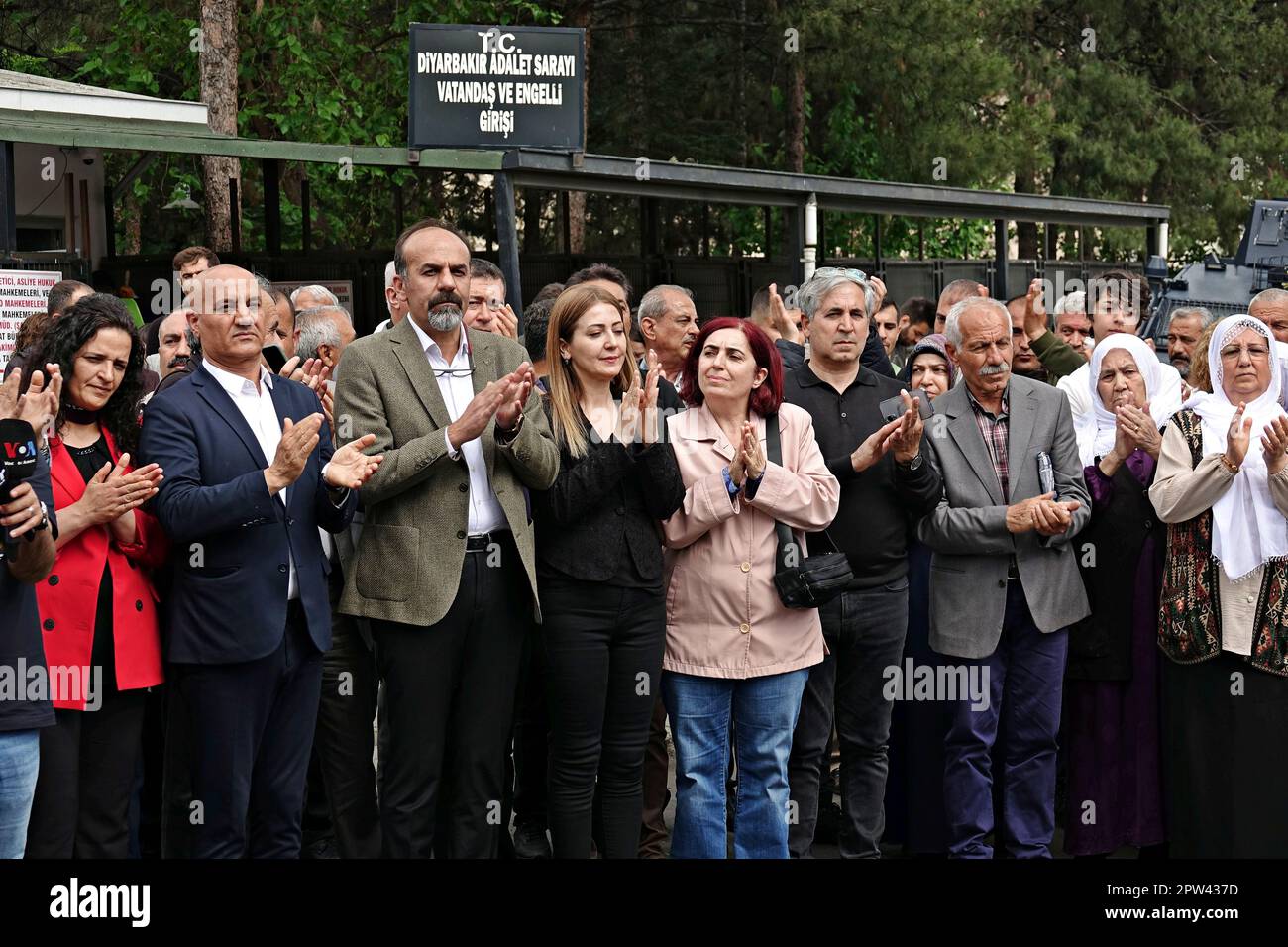 Politicians and citizens gather in front of the Diyarbakir Courthouse during the demonstration. The detention and arresting operation carried out in 21 provinces based in Diyarbakir, Turkey was massively protested in front of the Diyarbakir Courthouse. The protest was attended by the Green Left Party (YPS) provincial organization and parliamentary candidates, the Democratic Party of Rights (HDP), the Democratic Regions Party (DBP) provincial organization, the Lawyers Association for Freedom, Peace Mothers, the Free Women's Movement (TJA) and many representatives of non-governmental organizatio Stock Photo