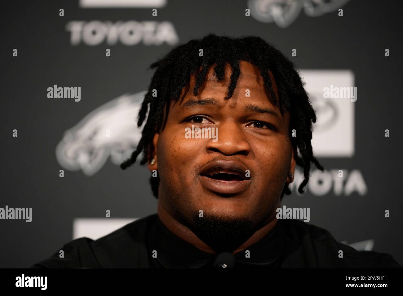 Newly drafted Philadelphia Eagles' Jalen Carter, left, and Nolan Smith pose  for a photo after a news conference at the NFL football team's training  facility, Friday, April 28, 2023, in Philadelphia. (AP