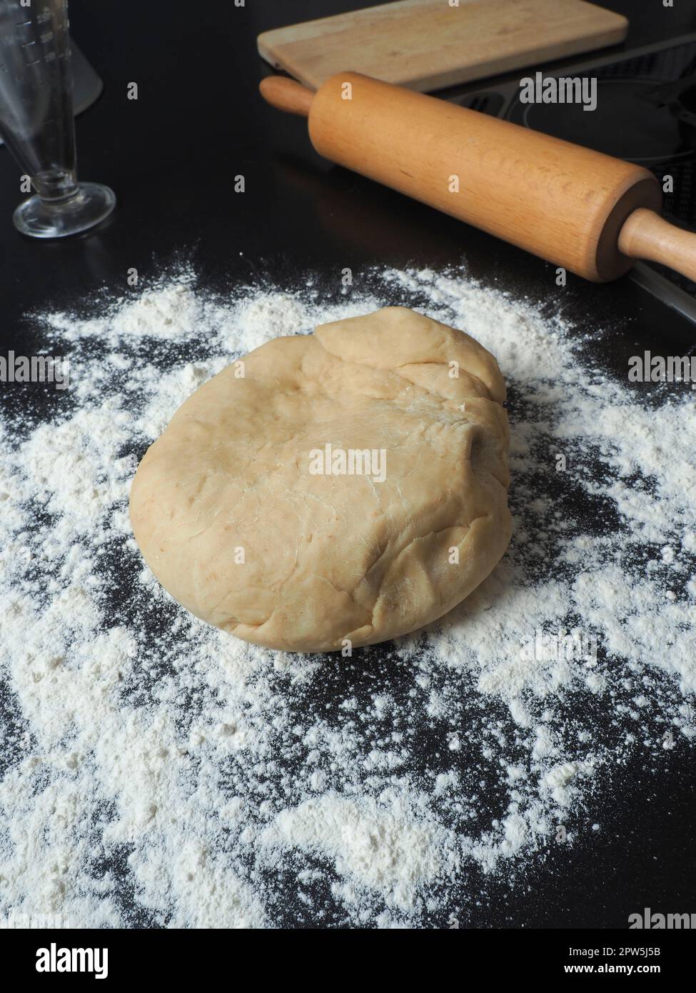 Fresh yeast dough with flour on a kitchen countertop Stock Photo - Alamy