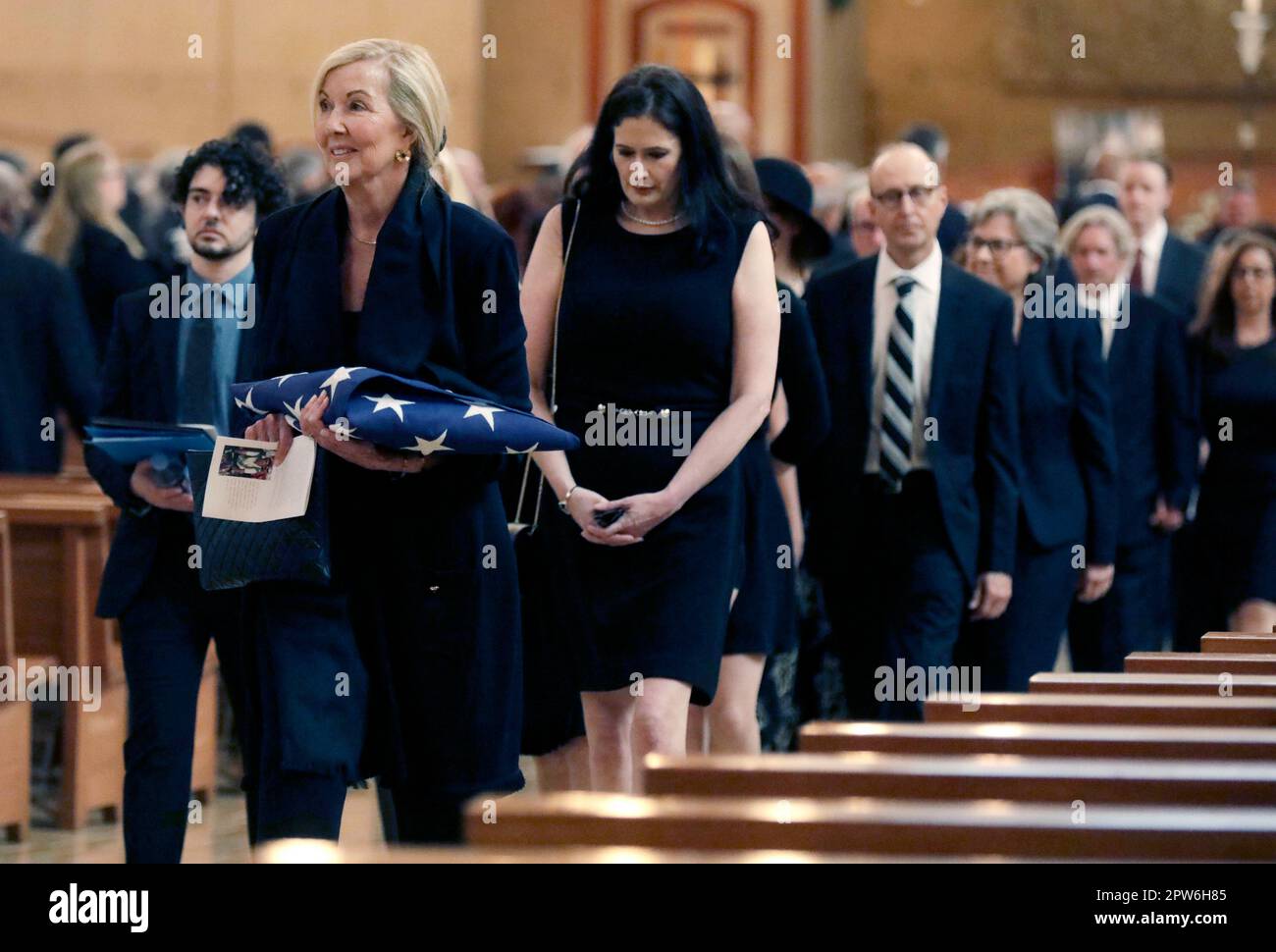 Elizabeth Riordan, left, the wife of the former Los Angeles Mayor ...