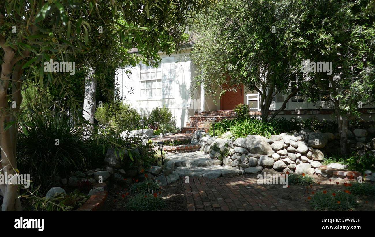 Cassandra peterson elvira hires stock photography and images Alamy