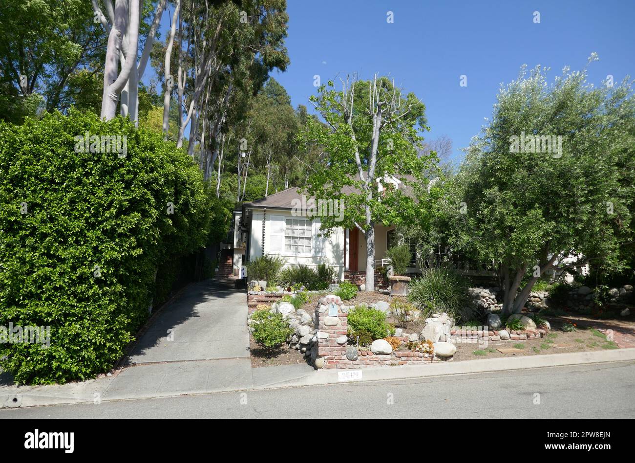 Los Angeles, California, USA 28th April 2023 Actor Brad Pitt and Entertainer Cassandra Peterson, aka Elvira Former home/house  in The Oaks on April 28, 2023 in Los Angeles, California, USA. Photo by Barry King/Alamy Stock Photo Stock Photo