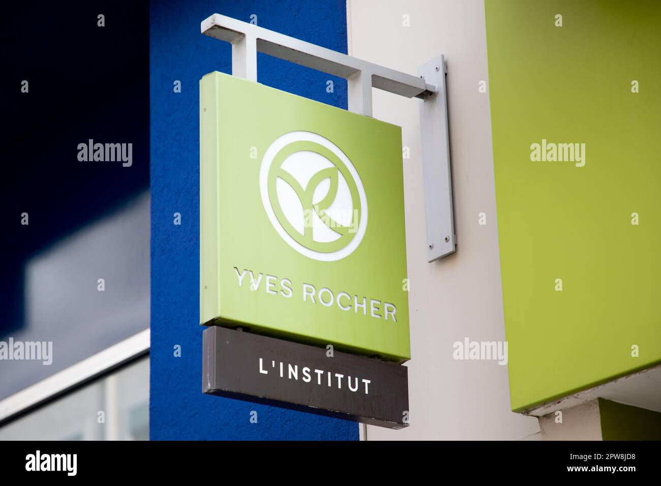 lyon , Aura France - 04 27 2023 : yves rocher institut boutique brand ...