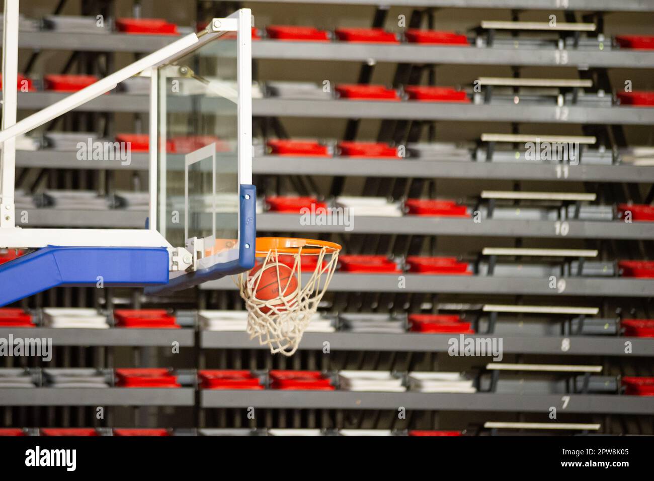 Scoring the winning points at a basketball game Stock Photo Alamy