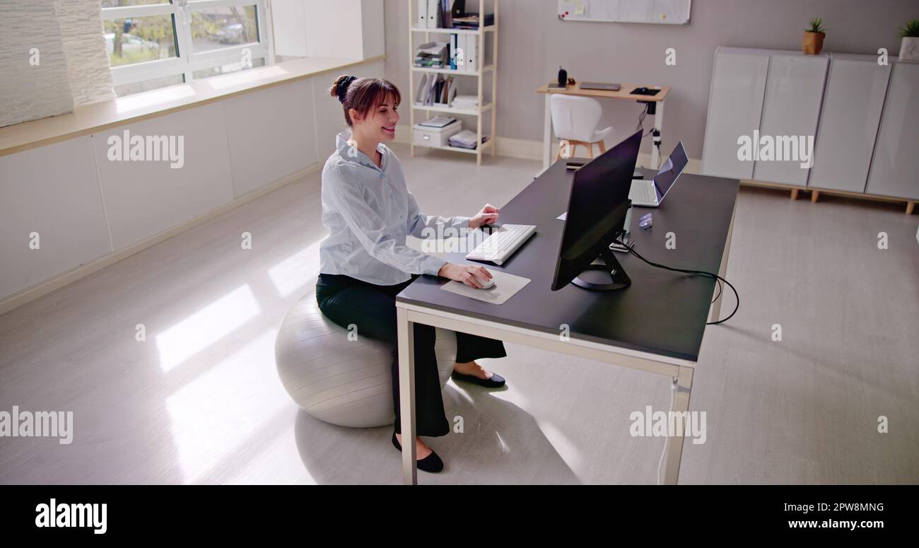 Pregnant Woman In Office. Desk Posture And Pregnancy Stock Photo Alamy