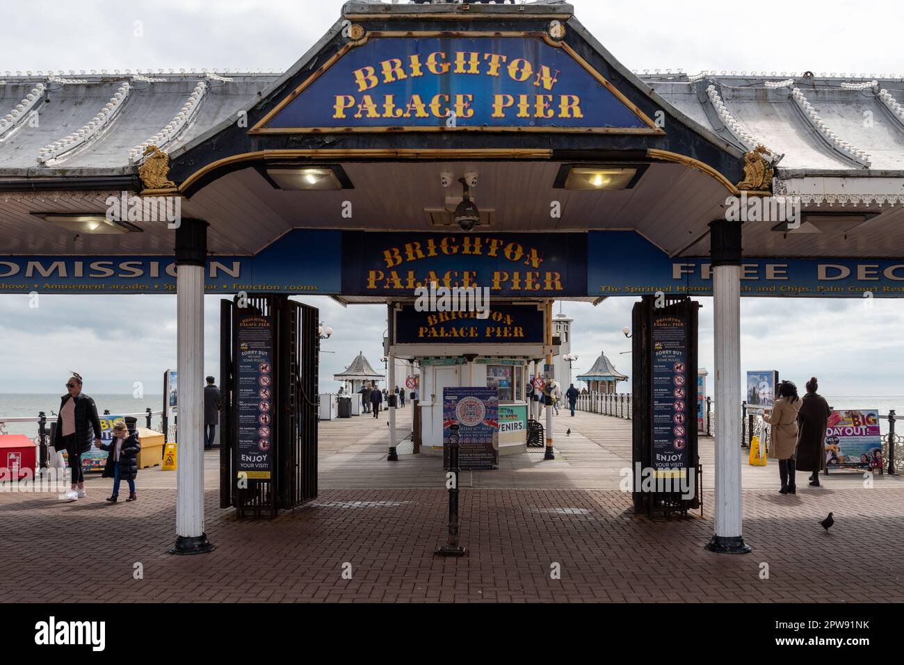 Entrance to the famous Brighton palace pier on any overcast spring day ...