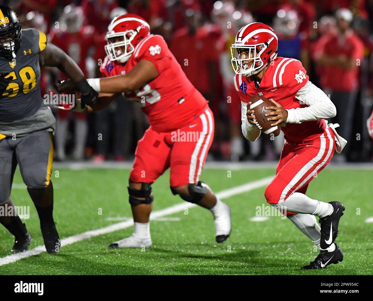 September 14, 2019 Bellflower, CA.Top Prep Quarterback prospect Bryce Young #9 of Mater Dei in action vs. St. Francis Academy Panthers of Maryland.Mater Dei Monarchs vs.St. Francis Academy Panthers of Maryland.Trinity League vs. the USA Showcase.St. Francis Academy Panthers vs. Mater Dei Monarchs in Bellflower, California.Louis Lopez/Modern Exposure/Cal Sport Media. Stock Photo