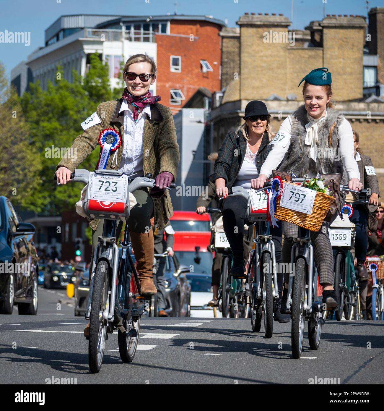 London, UK.  29 April 2023.  Stylish participants wearing their finest tweeds and brogues take part in the annual Tweed Run by riding bicycles around landmarks in central London, with stops for tea and a picnic en route.  The event has been held since 2009 appealing to the followers of fashion and cycling enthusiasts around the world.  Credit: Stephen Chung / Alamy Live News Stock Photo