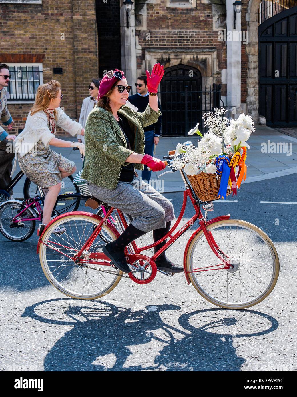 London, UK. 29th Apr, 2023. The Tweed Run London bike ride returns after a covid hiatus - passing through St James. Participants don their 'finest' tweeds and brogues and cycle through London, stopping along the way to take tea, have a picnic and ending with an 'old fashioned knees-up in the afternoon'. Credit: Guy Bell/Alamy Live News Stock Photo