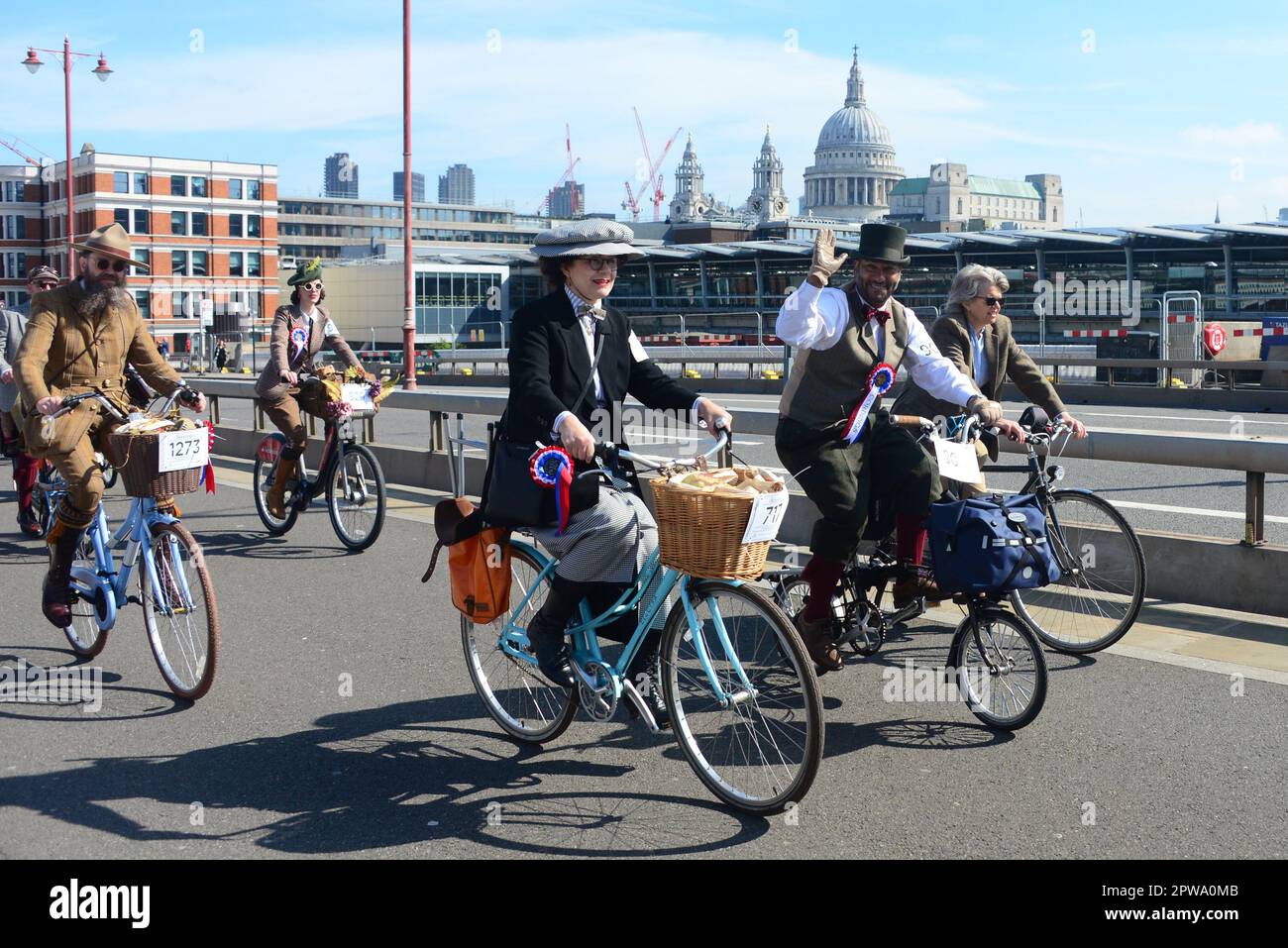 Participants in the 2023 London Tweed Run Stock Photo