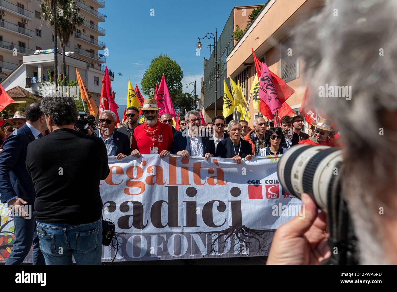 A Scafati ‘La legalità ha radici profonde’: grande manifestazione in difesa del Fondo Nappo e dei beni confiscati. Stock Photo