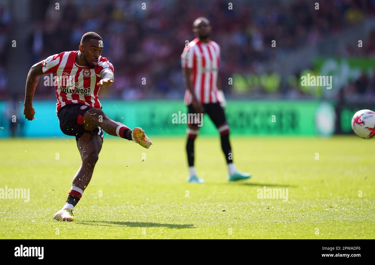 Brentford's Ivan Toney scores his sides first goal from a free kick