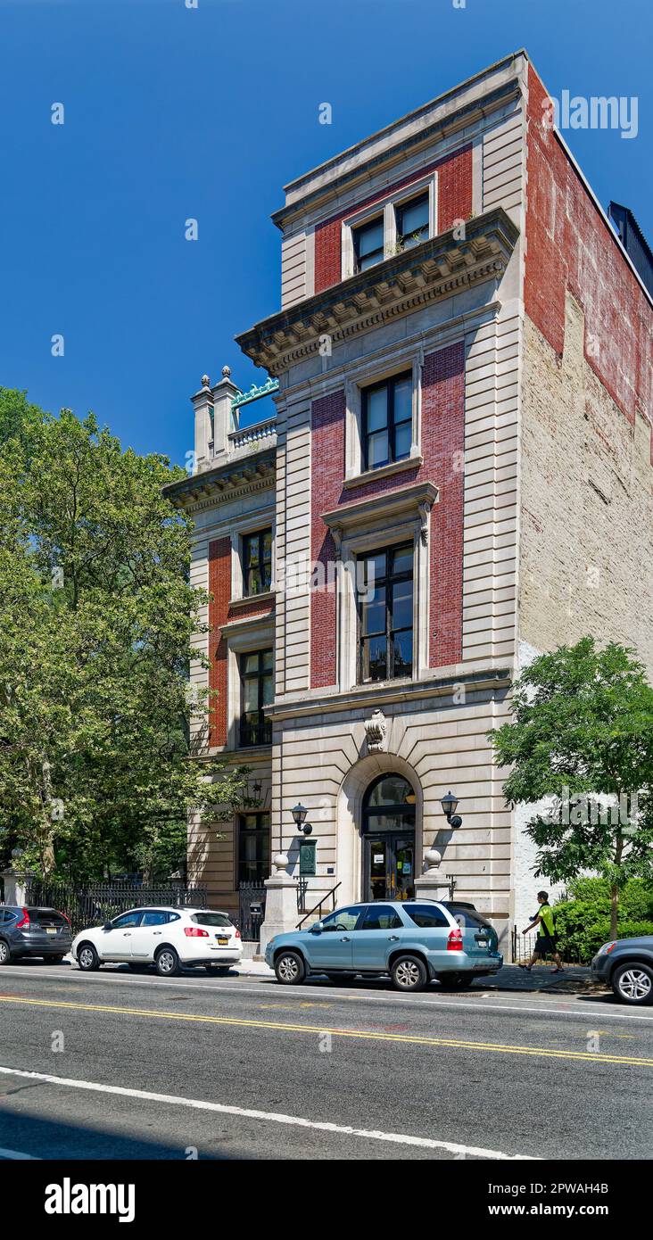 The New York Public Library’s Seward Park Branch on East Broadway is a NYC landmark in the Lower East Side. Stock Photo