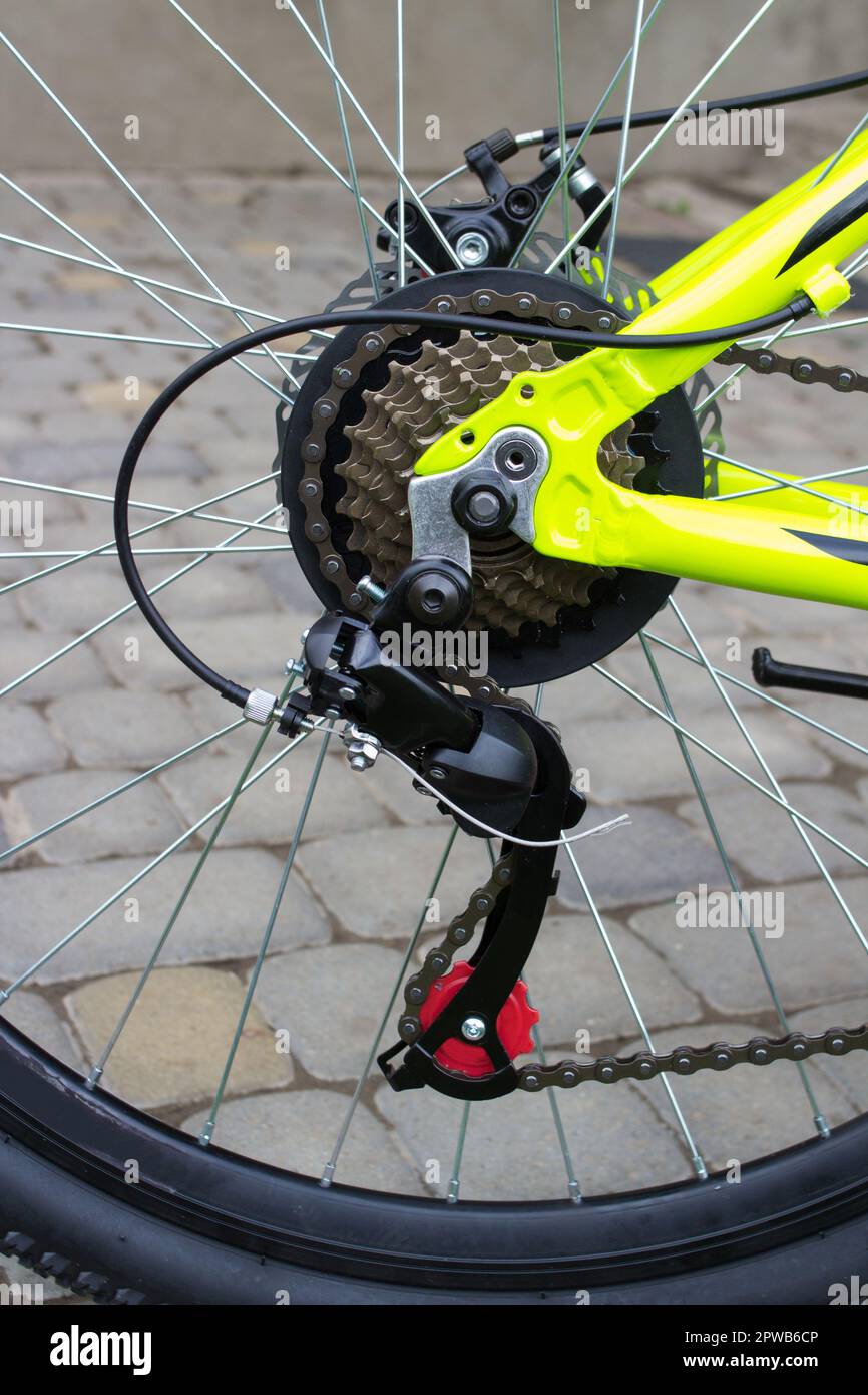 Bike back wheel chain hi-res stock photography and images - Alamy