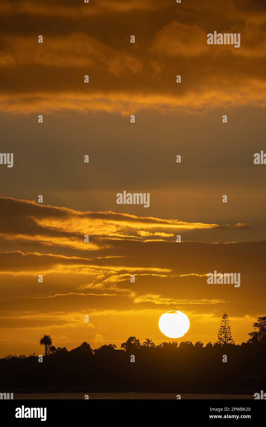 Big bright sun hi-res stock photography and images - Alamy
