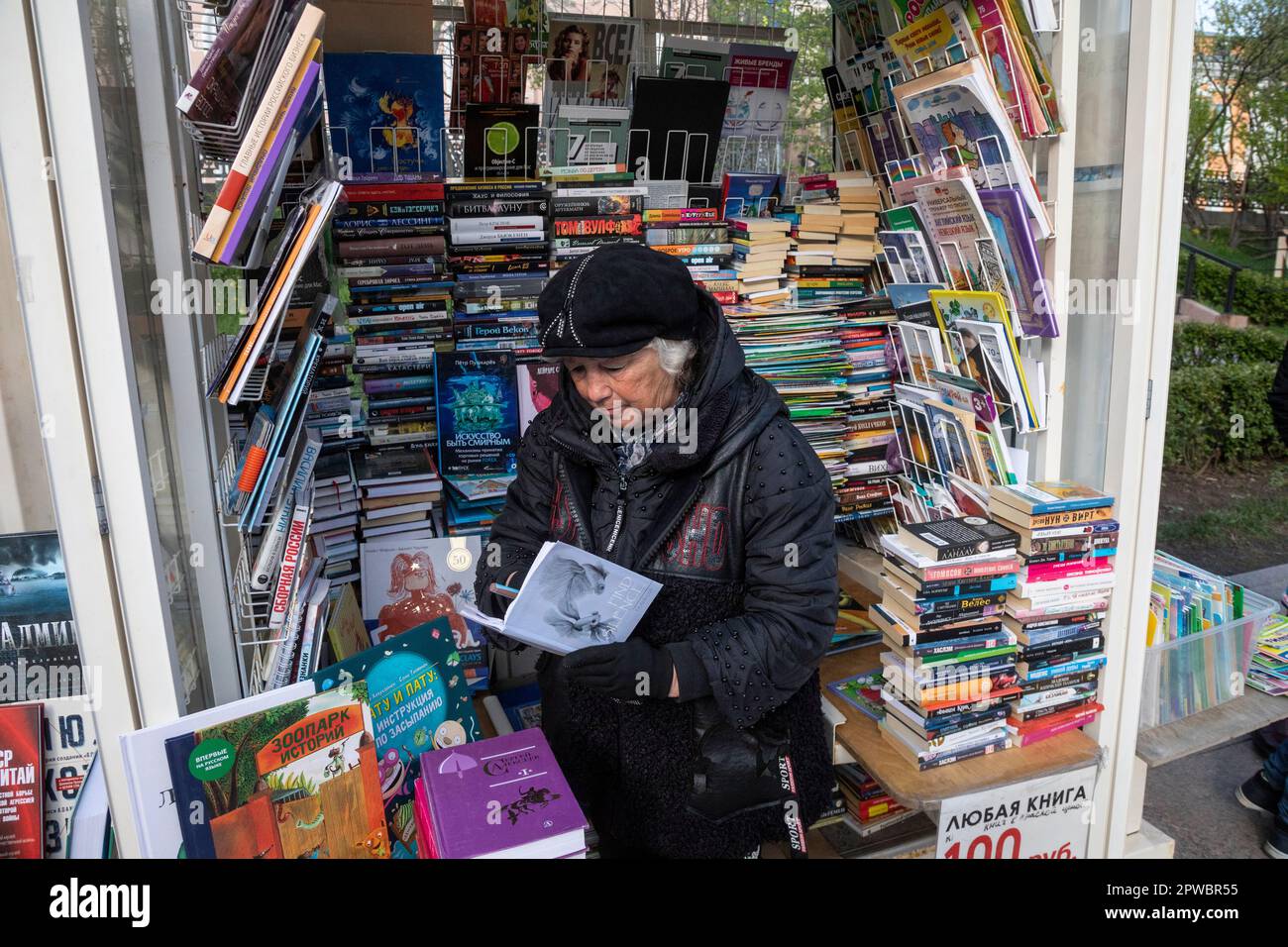 Moscow, Russia. 29th of April, 2023. A woman sells Russian newspapers and books in a street newsstand on the Gogolevsky boulevard in central Moscow city, Russia Stock Photo