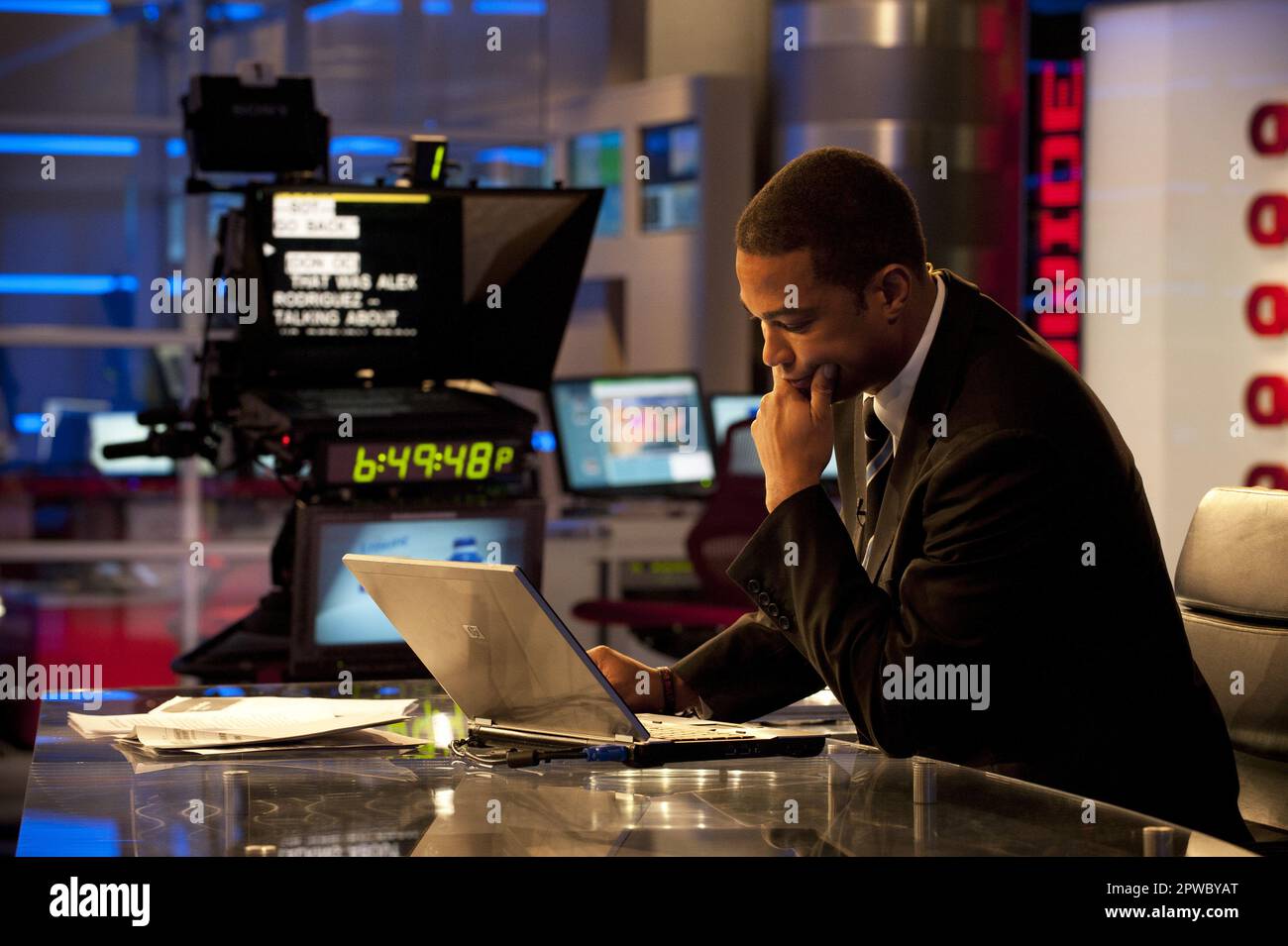 Atlanta, Georgia, USA. 27th July, 2011. CNN anchor DON LEMON prepares ...