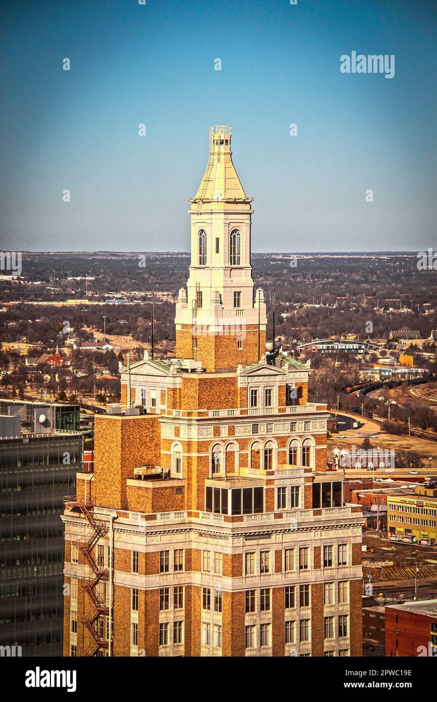 2020 01 19 Tulsa USA 320 S Boston Bldg - 22 story Beaux Arts-atyle highrise in downtown Tulsa topped by cupola Stock Photo
