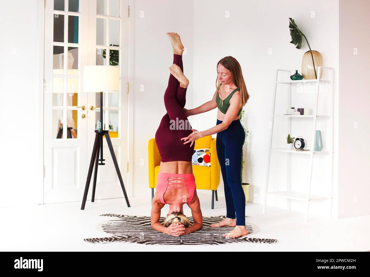 Eagle legs in headstand hires stock photography and images Alamy