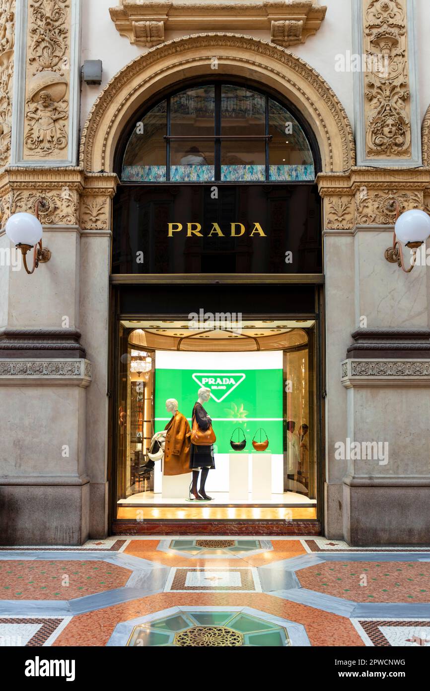 MILAN, ITALY - CIRCA NOVEMBER, 2017: Chanel store in Galleria Vittorio  Emanuele II Stock Photo - Alamy