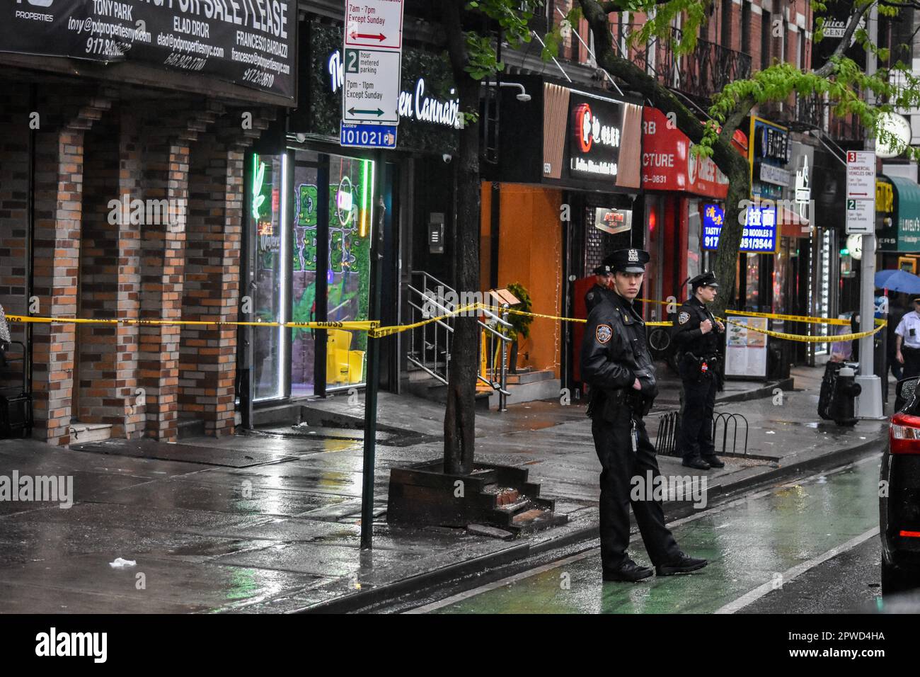 Manhattan, United States. 29th Apr, 2023. Police officer seen standing during the investigation. Police investigate the shooting incident. Shooting in Manhattan, New York, United States on April 29, 2023. At 17:43 Saturday evening one person was shot in the hip and shoulder near the area of 9th Avenue and West 46th Street. According to the New York City Police Department, the person shot is in stable condition. No suspects are captured at this time. (Photo by Kyle Mazza/SOPA Images/Sipa USA) Credit: Sipa USA/Alamy Live News Stock Photo