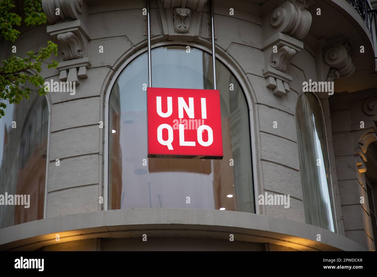 Cập nhật hơn 57 về uniqlo lifewear logo mới nhất  cdgdbentreeduvn