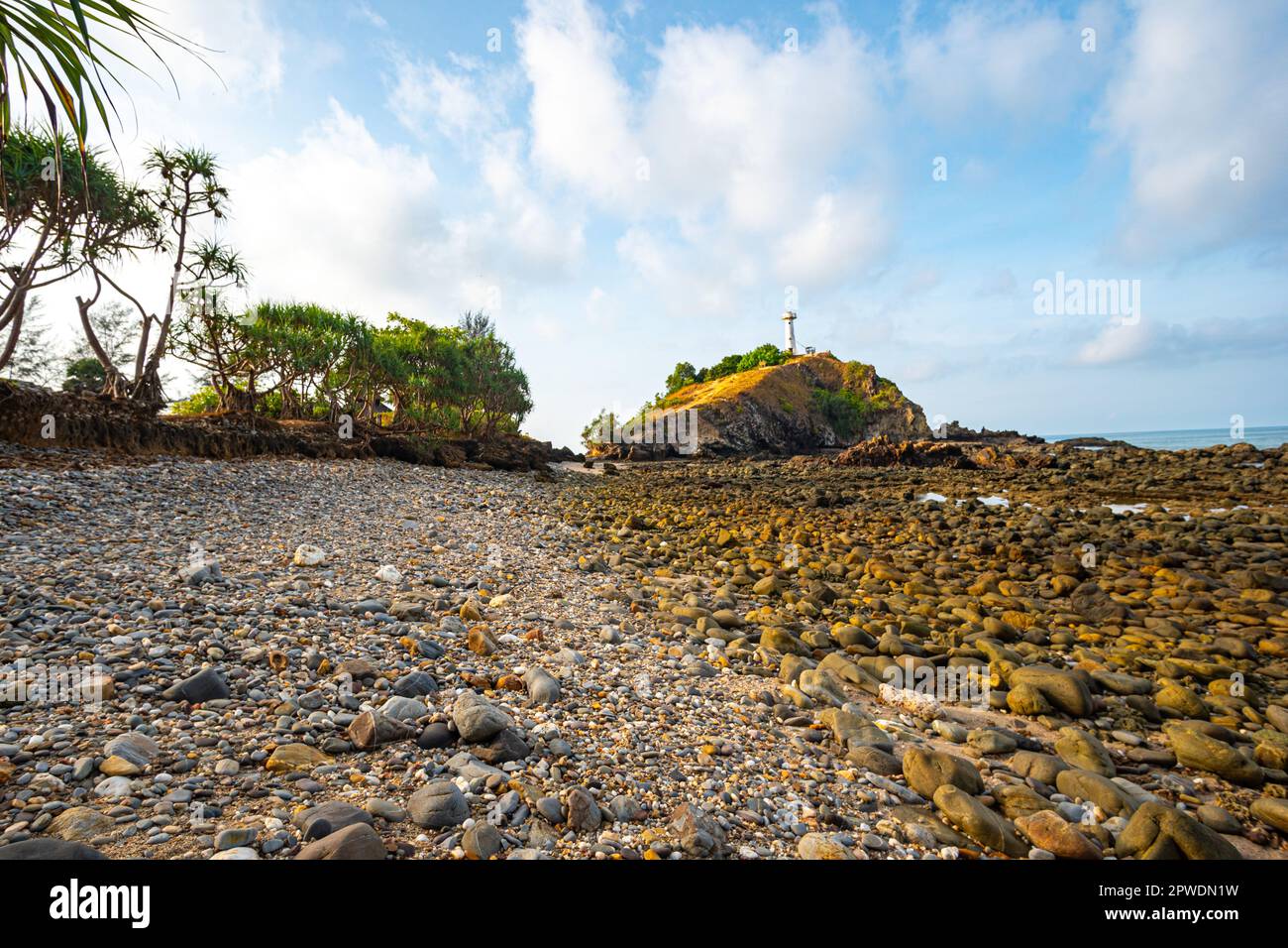 The island where the lighthouse is located There is an unusual rock ...