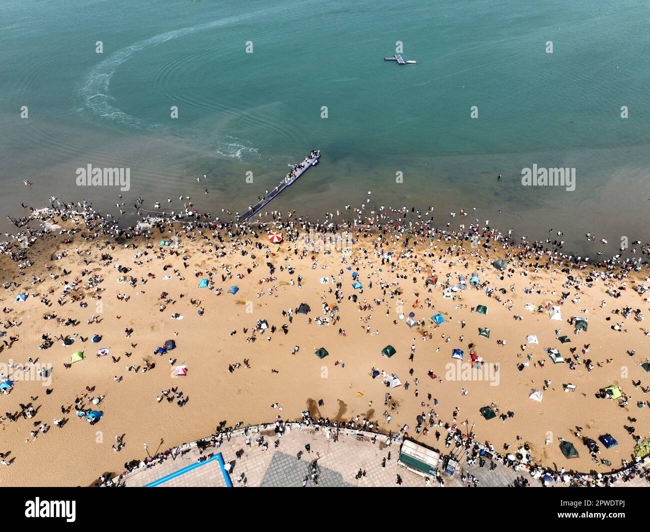 Aerial photo shows tourists enjoying summer time on the beach in Fuzhou  City, southeast China's Fujian Province, 6 August, 2023. (Photo by  ChinaImages/Sipa USA) Credit: Sipa US/Alamy Live News Stock Photo 