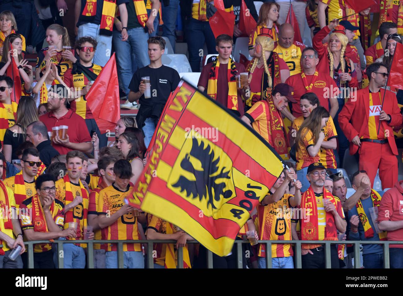 Standard Liege ultras steal Anderlecht tifo ahead of Croky Cup