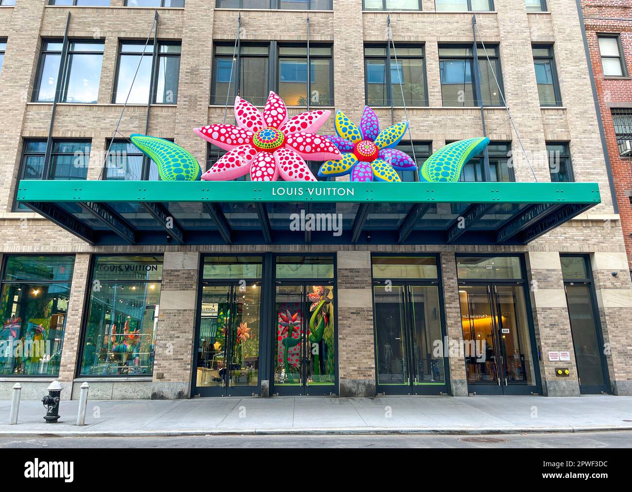 Louis Vuitton Store Greene Street Soho New York City Stock Photo - Alamy