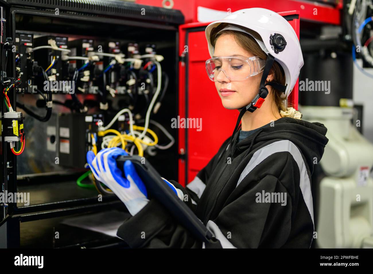 Machine part inspection hi-res stock photography and images - Alamy