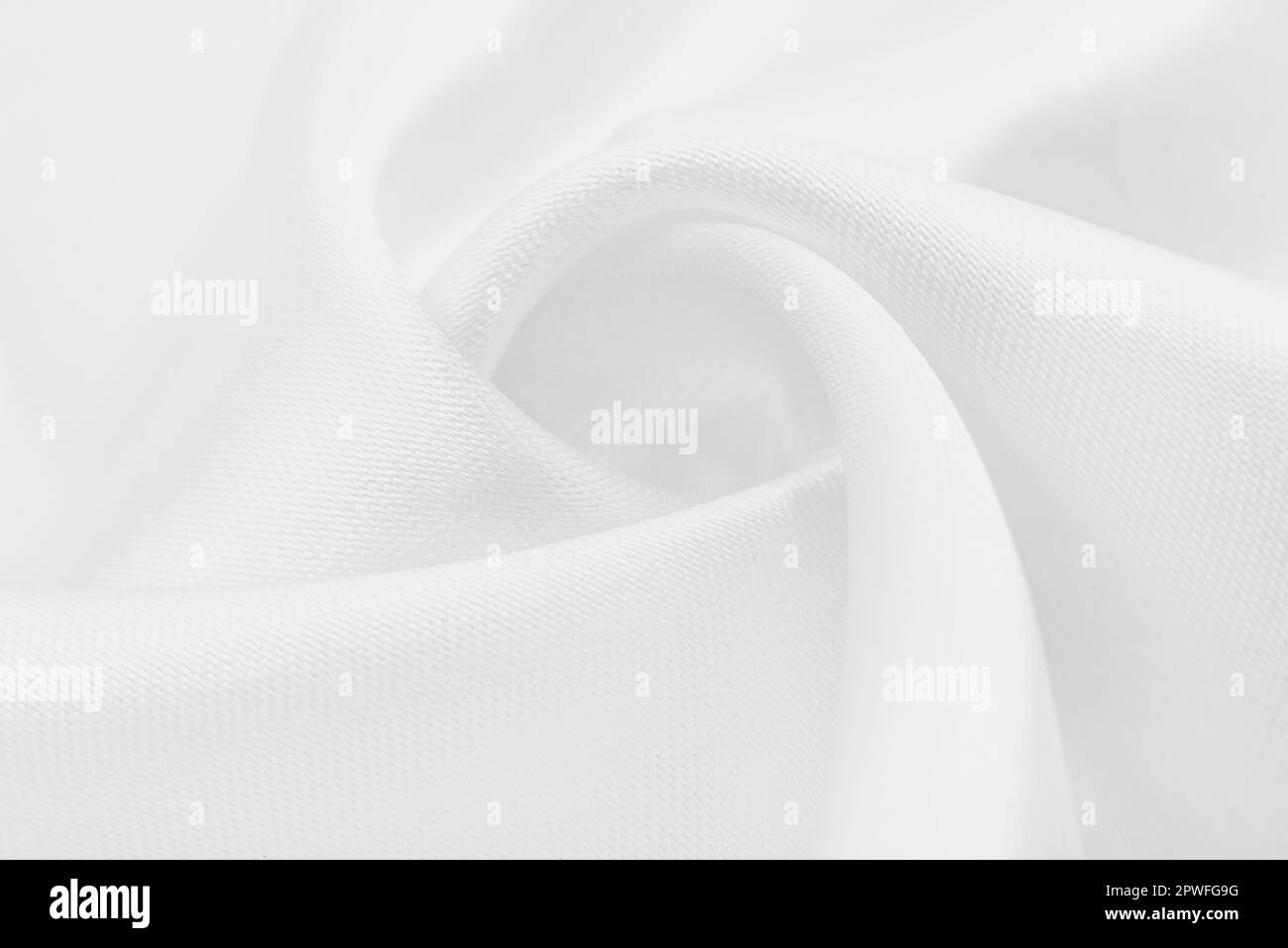 Wave crinkled set in white