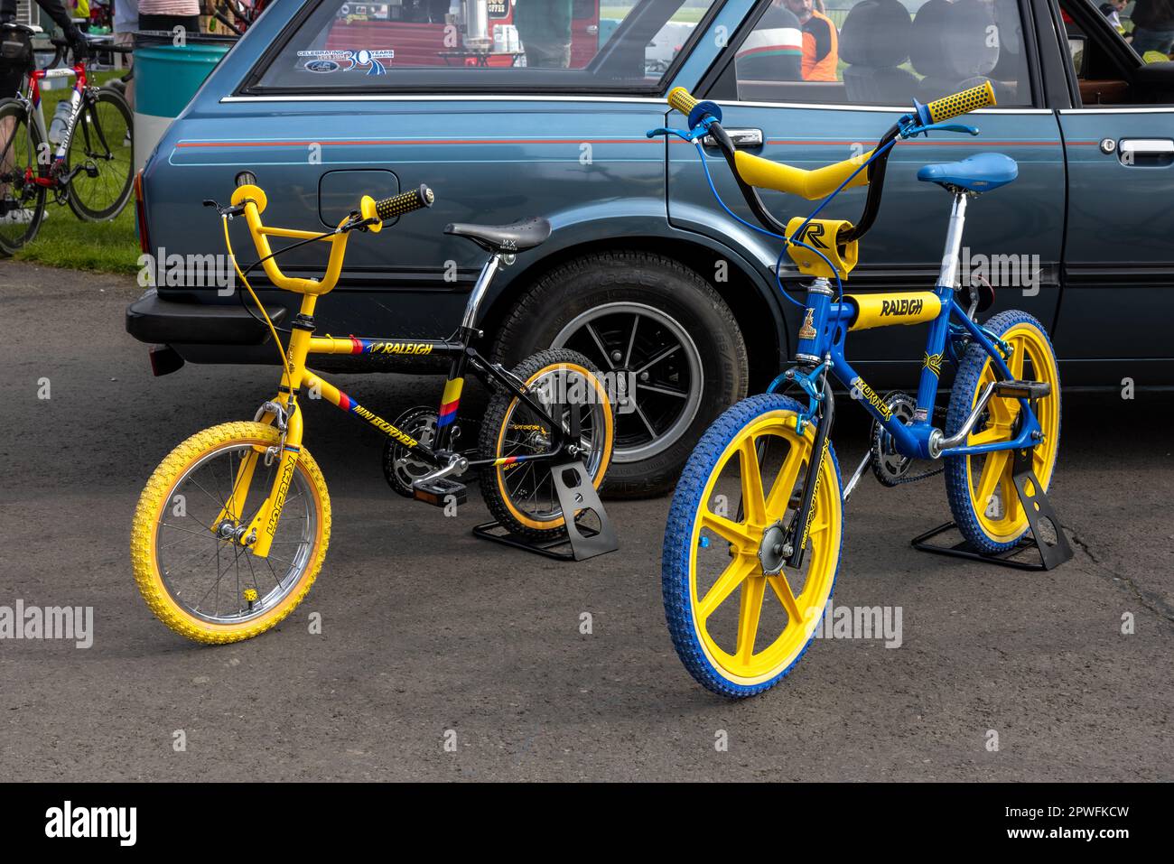 Vélo Miniature À La Main Banque D'Images et Photos Libres De