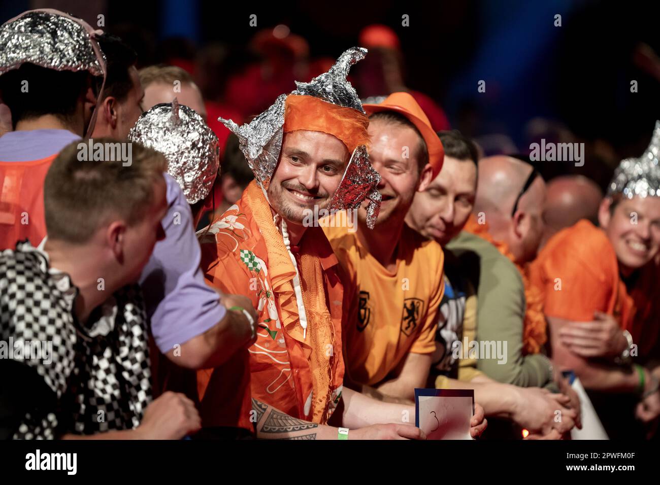 Darts crowd hires stock photography and images Alamy
