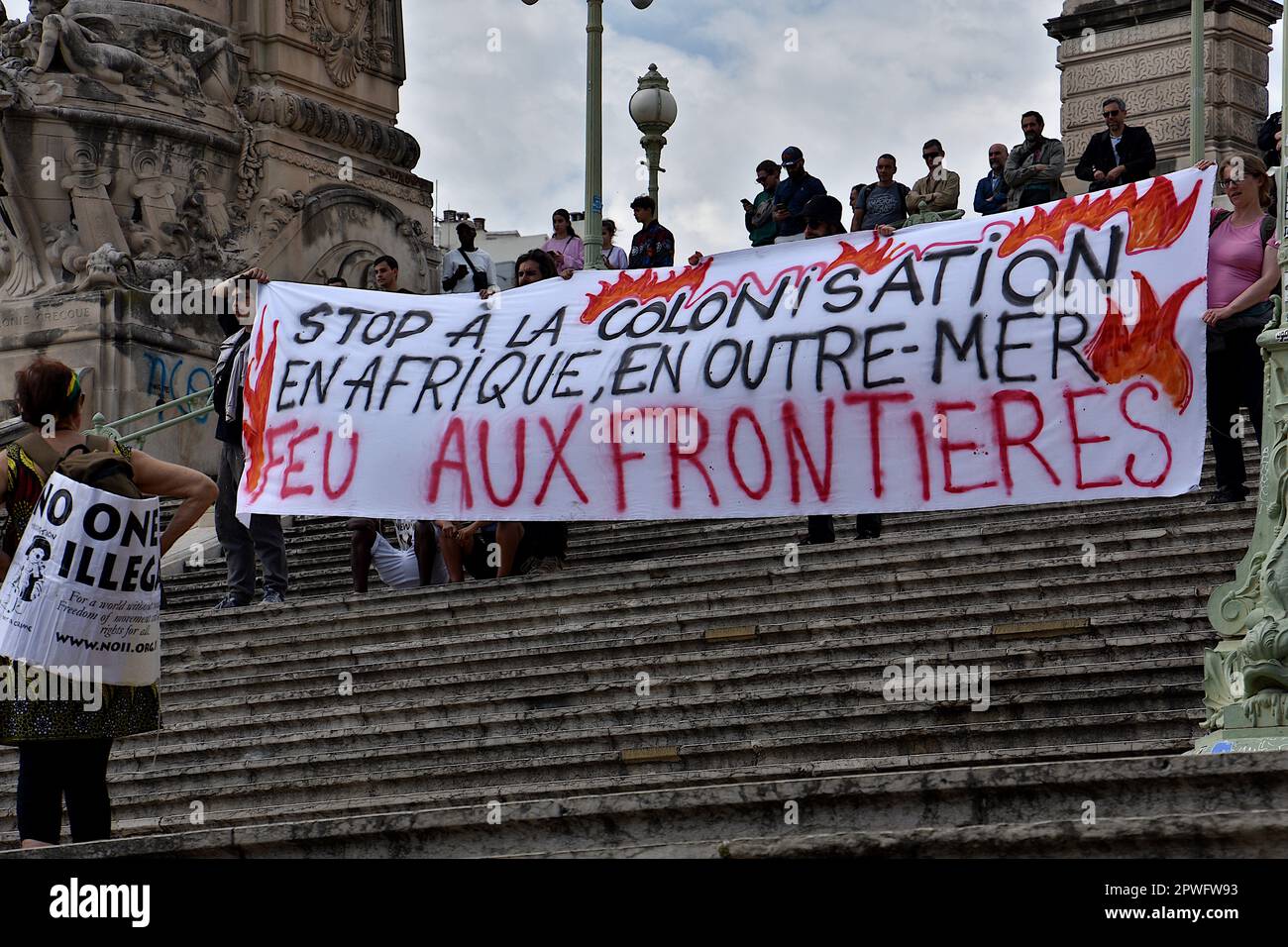 Marseille, France. 29th Apr, 2023. Protesters hold a banner expressing their opinion during the demonstration. Several people mostly the Comorian population, demonstrated in Marseille against the immigration law by the French government of Emmanuel Macron and supported by the Minister of Interior Gérald Darmanin, and against the 'Wuambushu' security operation in Mayotte. Credit: SOPA Images Limited/Alamy Live News Stock Photo