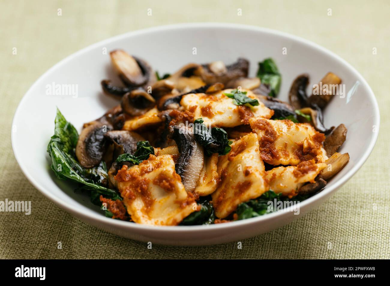 Vegan ravioli with mushrooms, spinach and a sundried tomato sauce
