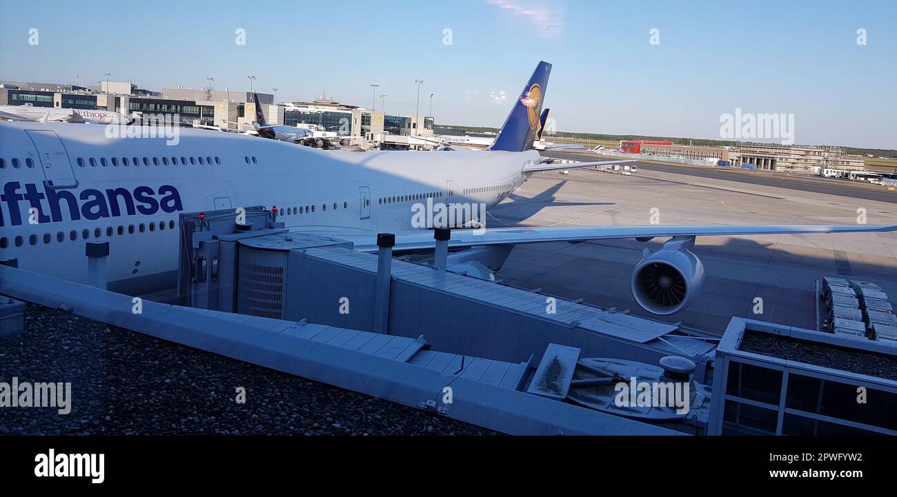 Lufthansa boeing 747 jumbo jet hi-res stock photography and images - Alamy