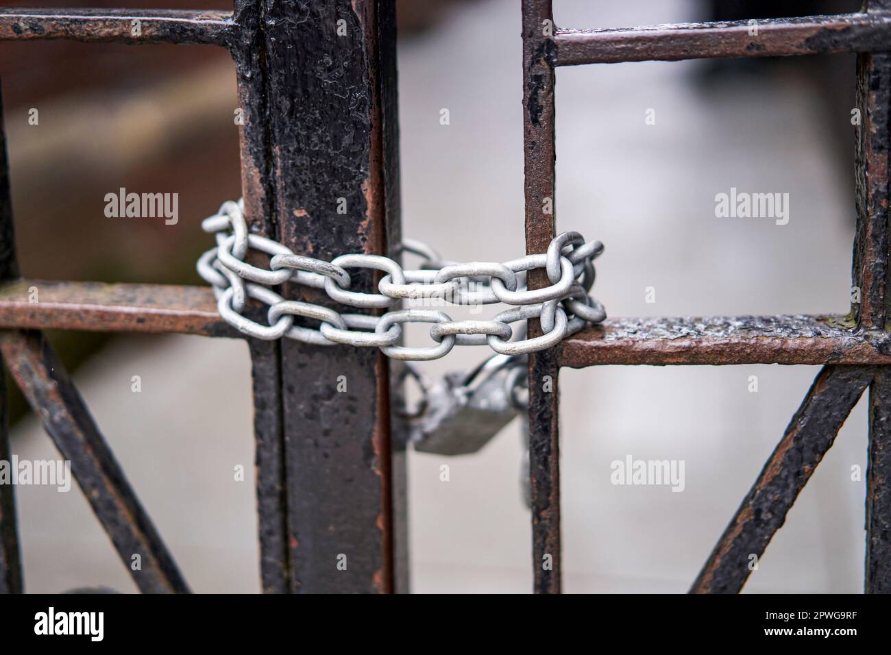 Chain and padlock securing iron gates Stock Photo