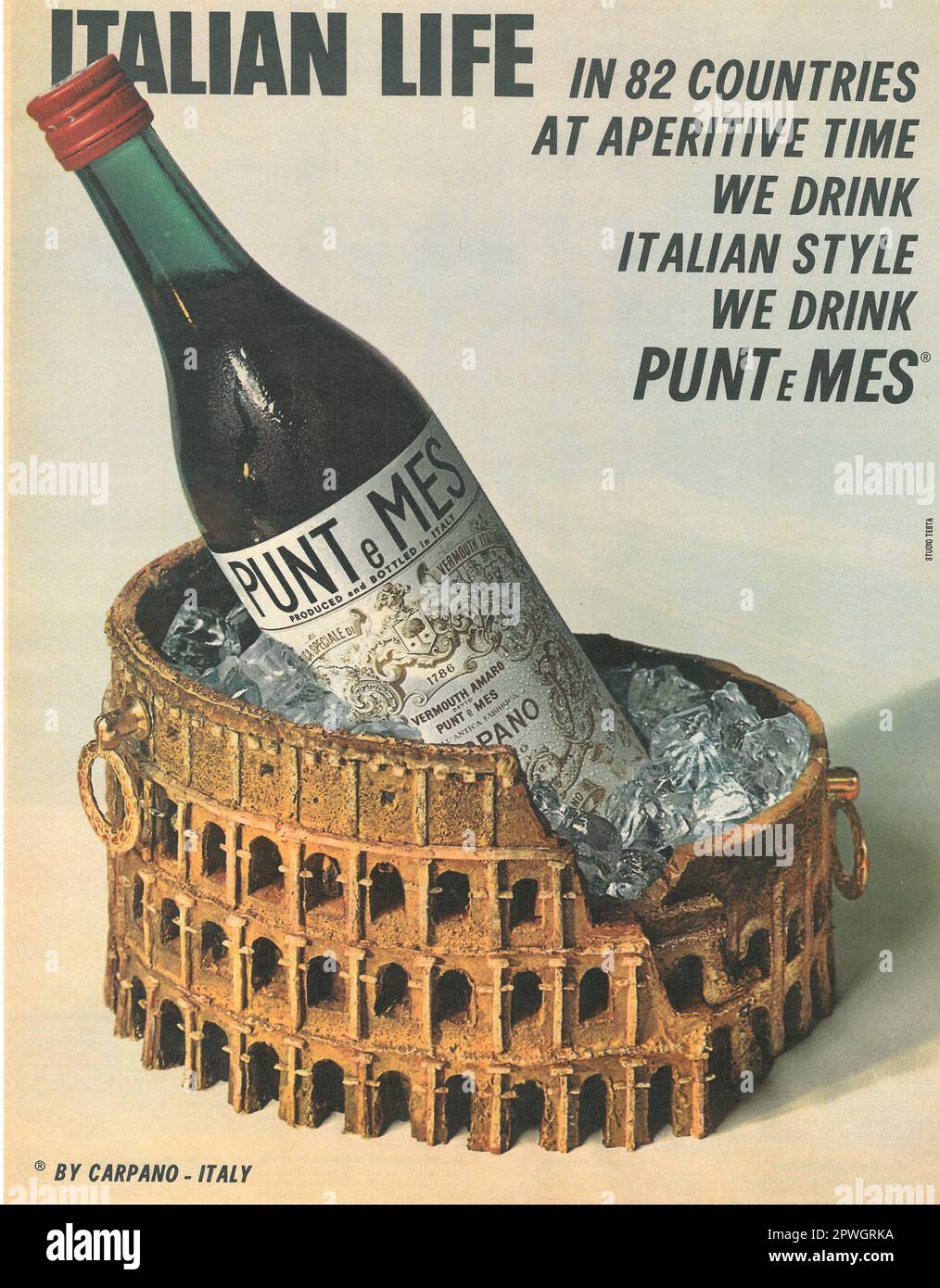 Punt e Mes an Italian vermouthadvert in a LIFE magazine April 1967, Atlantic edition Stock Photo