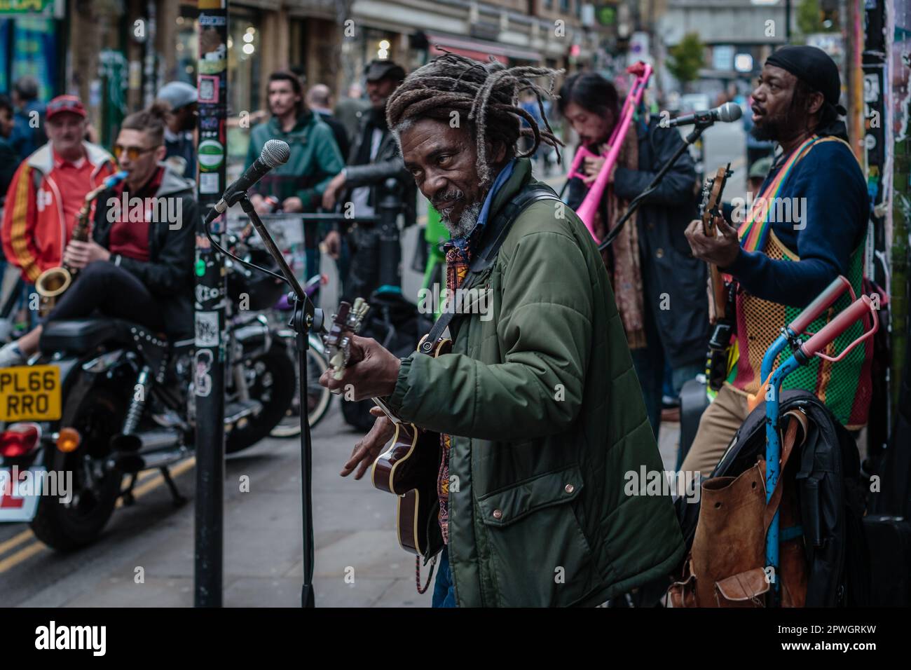 Street entertainment on Brick Lane in London Stock Photo - Alamy