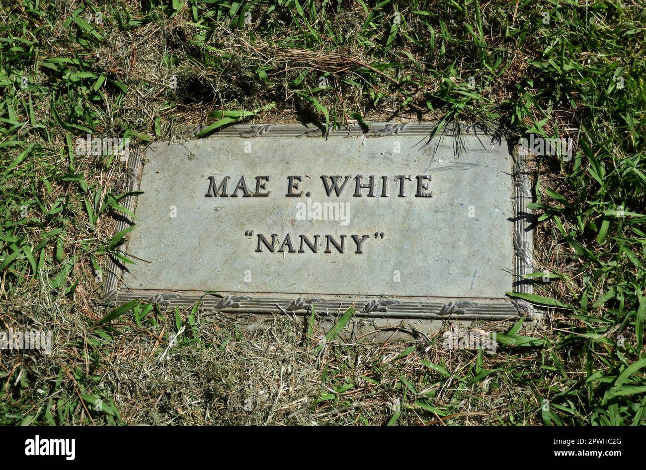 Los Angeles, California, USA 20th April 2923 Carol Grandmother Mae E. White Grave in