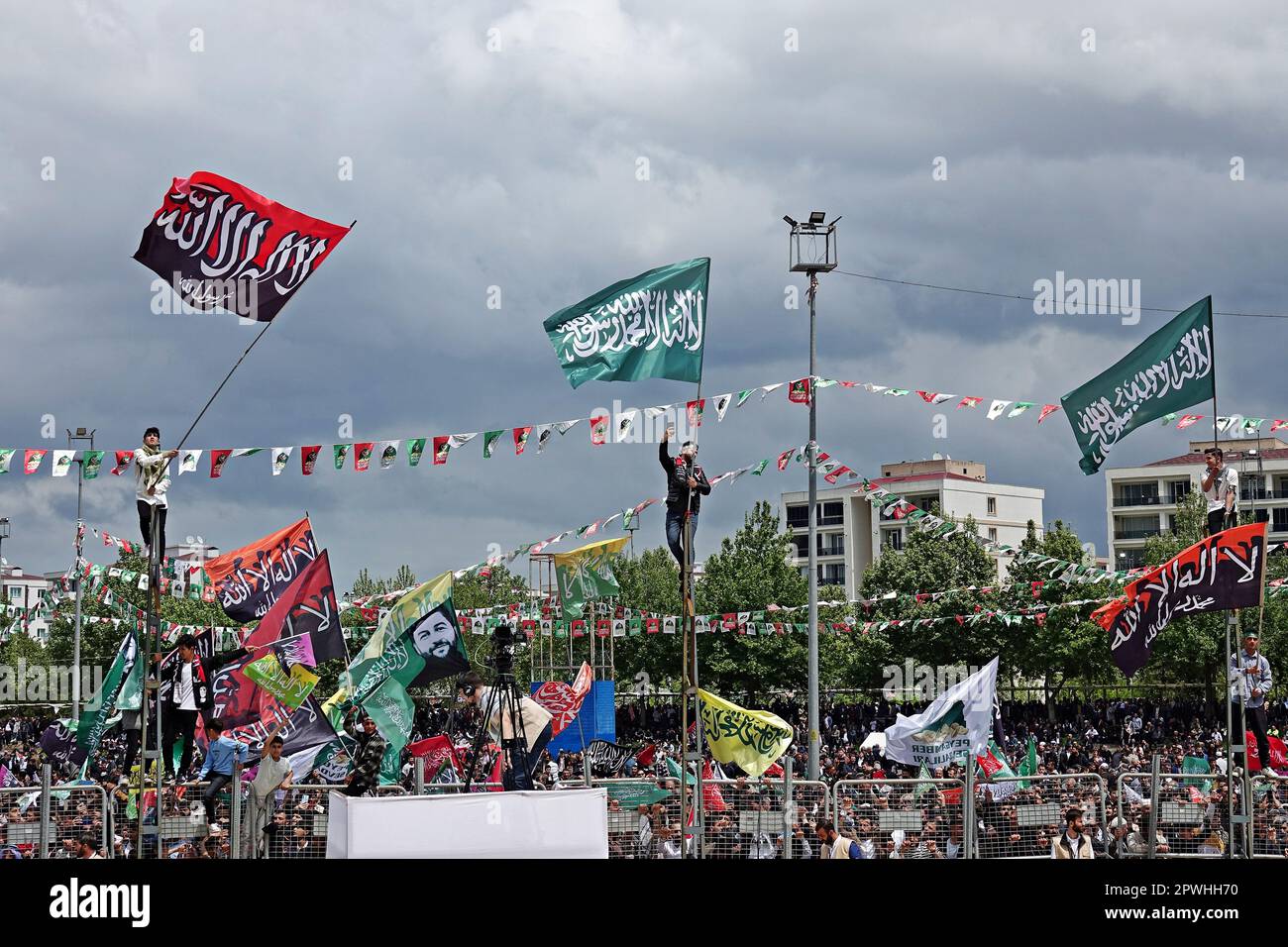 Participants of the birthday event of the Islamic Prophet Muhammad ...