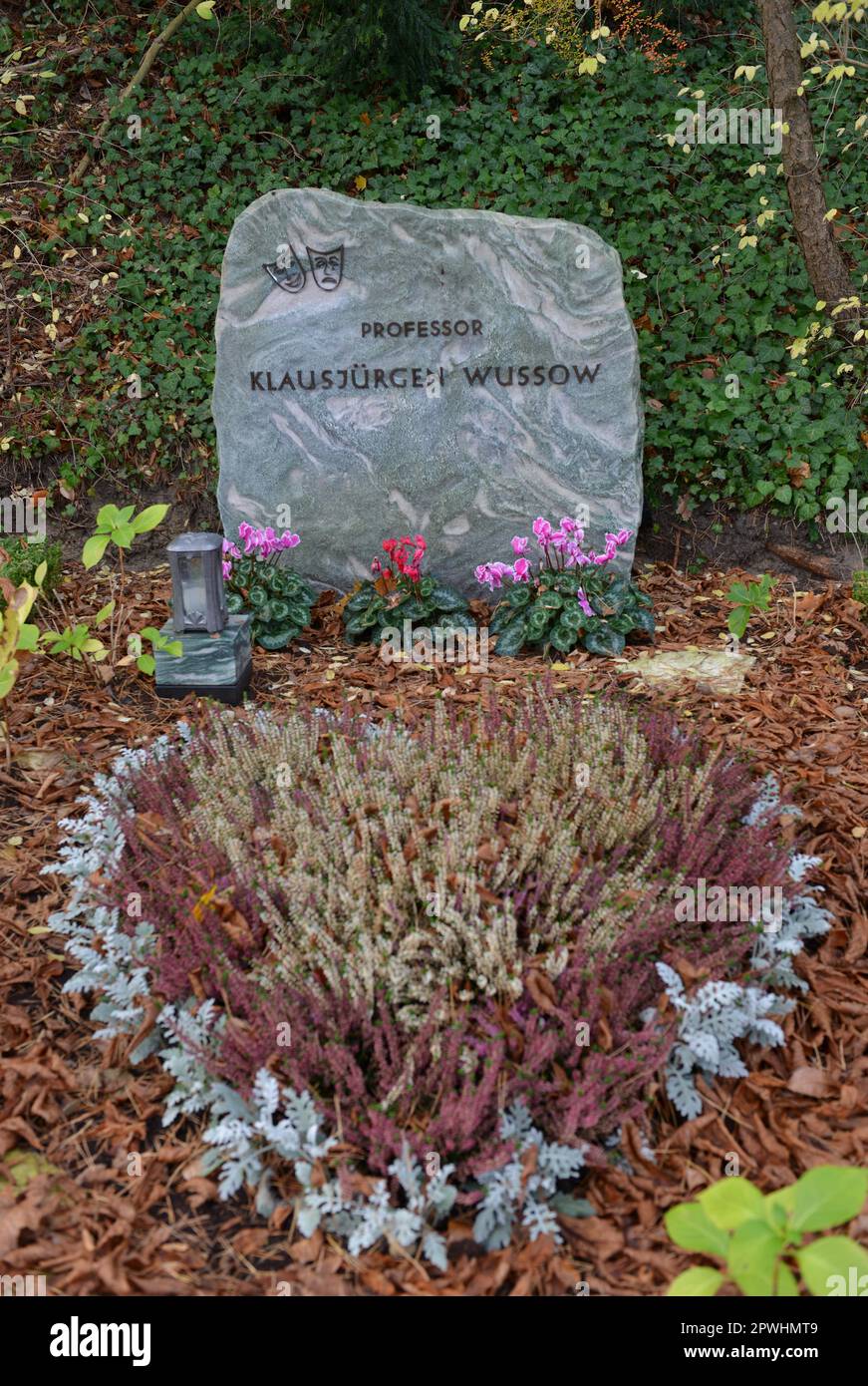 Grave, Klausjuergen Wussow, Waldfriedhof, Heerstrasse, Charlottenburg, Berlin, Germany Stock Photo