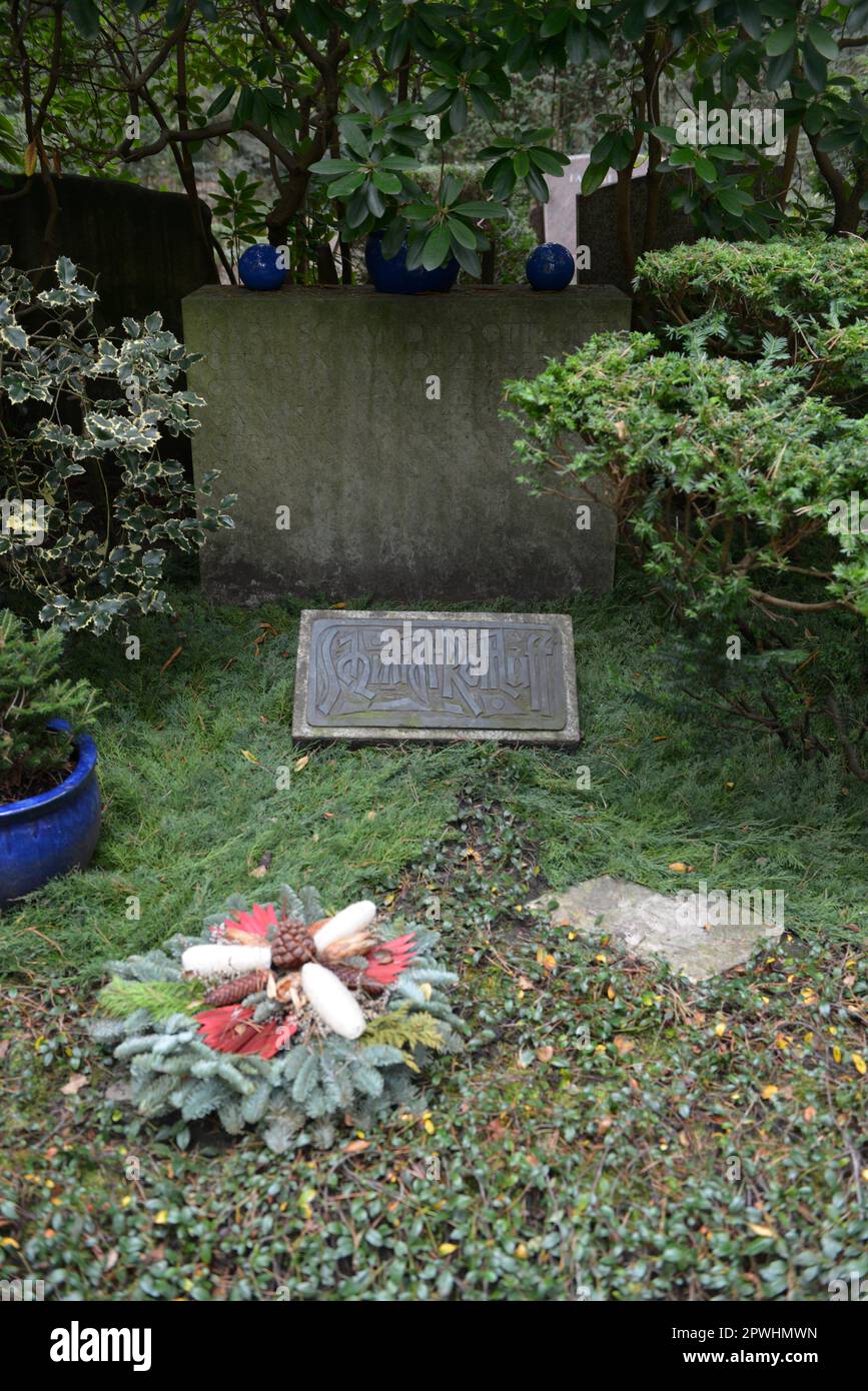 Grave, Karl Schmidt-Rottluff, Waldfriedhof Dahlem, Huettenweg, Berlin, Germany Stock Photo