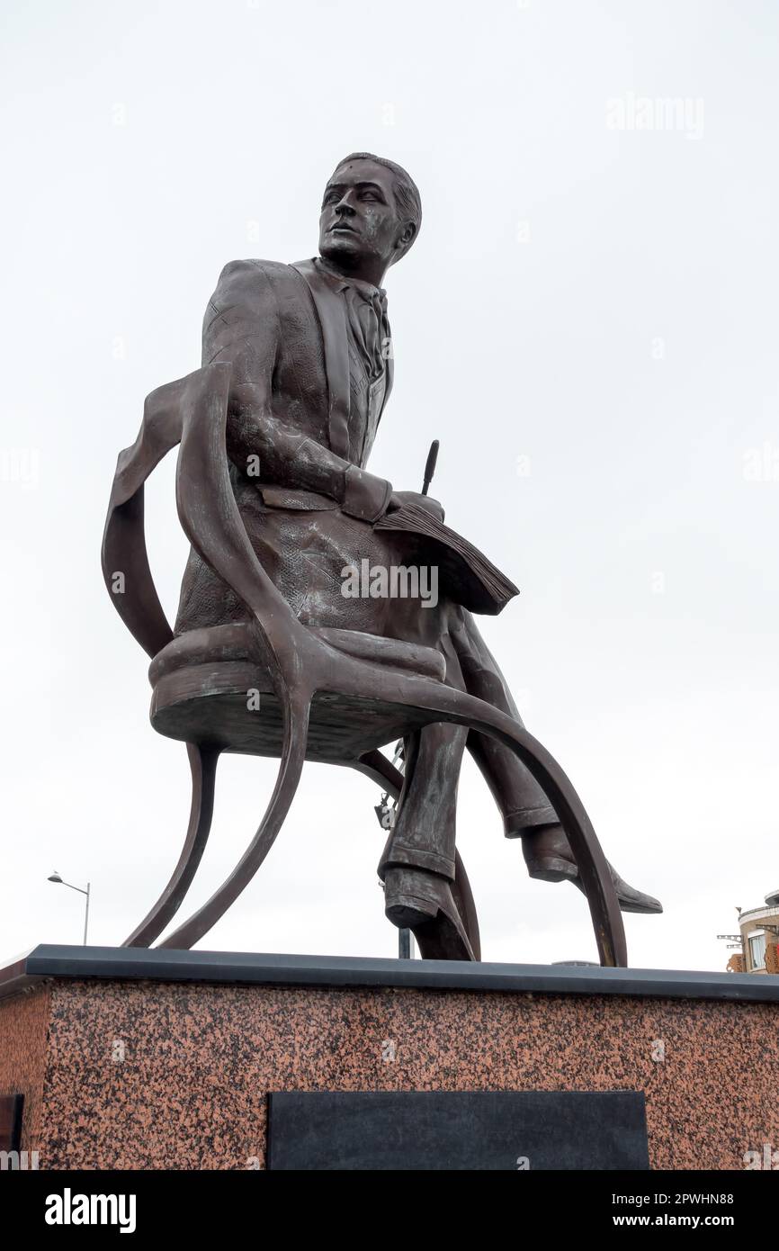 Close-Up view of the Statue honouring Ivor Novello Stock Photo - Alamy