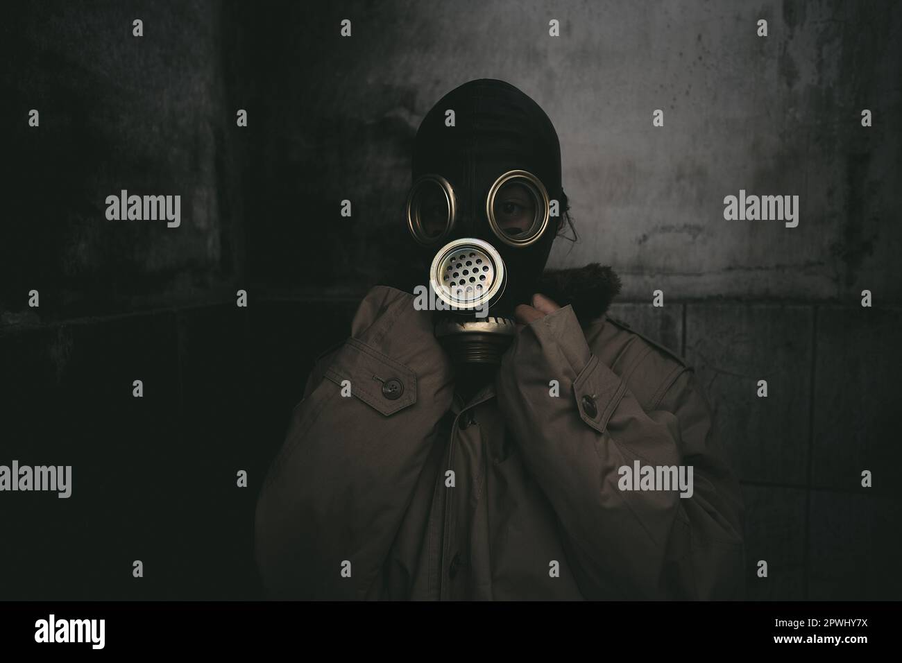Man wearing gas mask in hi-res stock photography and images - Alamy