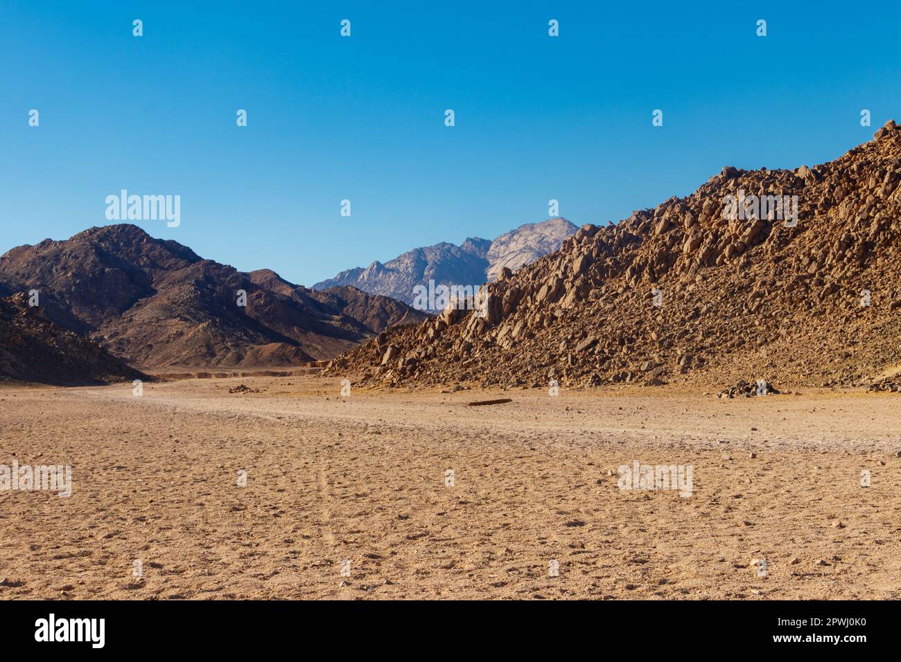 Arabian Ranges Photos View of Arabian desert and mountain range Red Sea Hills in Egypt Stock ...